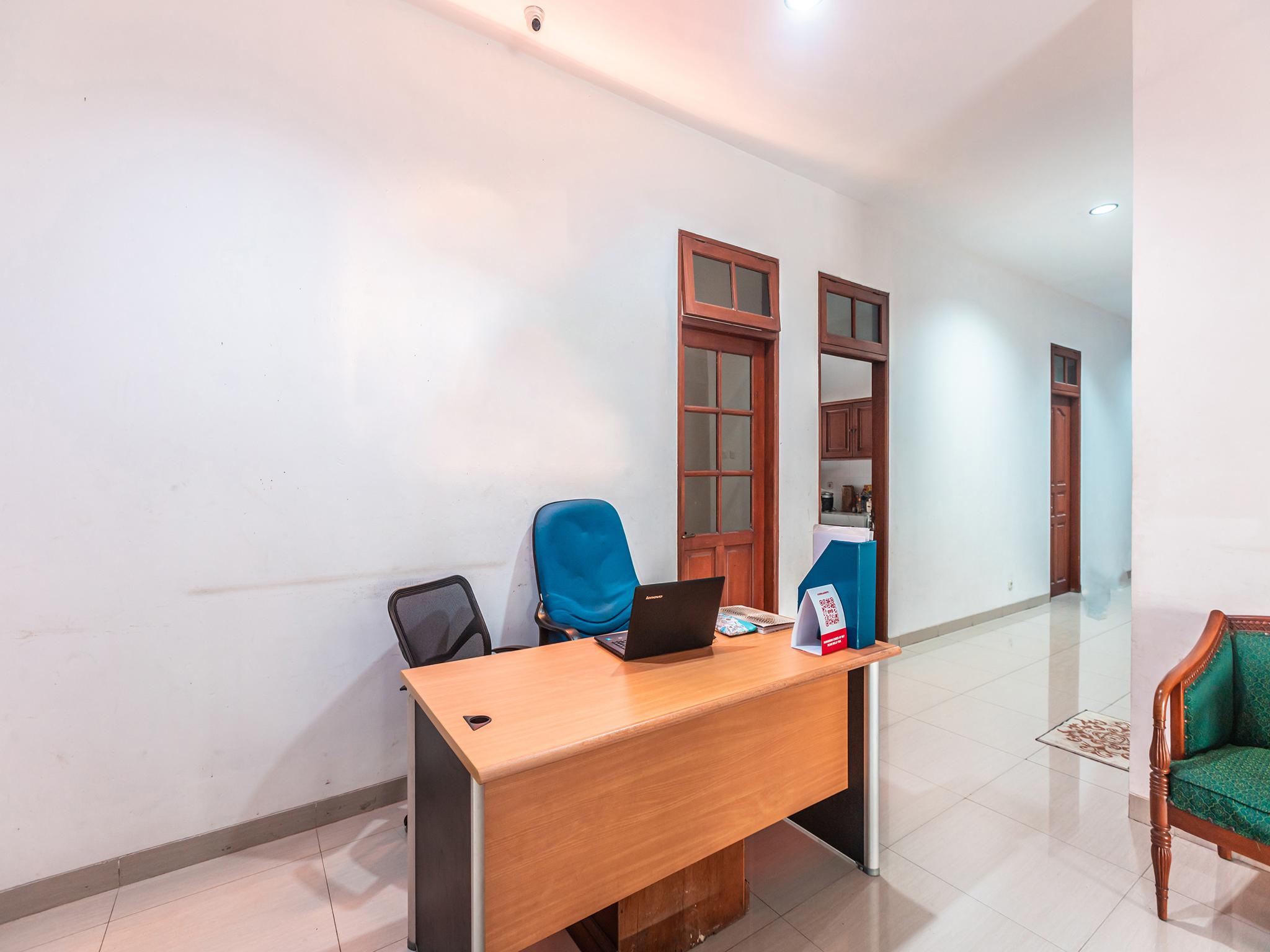 Oyo 1990 Kost Kuningan Executive Boading House Setiabudi Jakarta Exterior photo