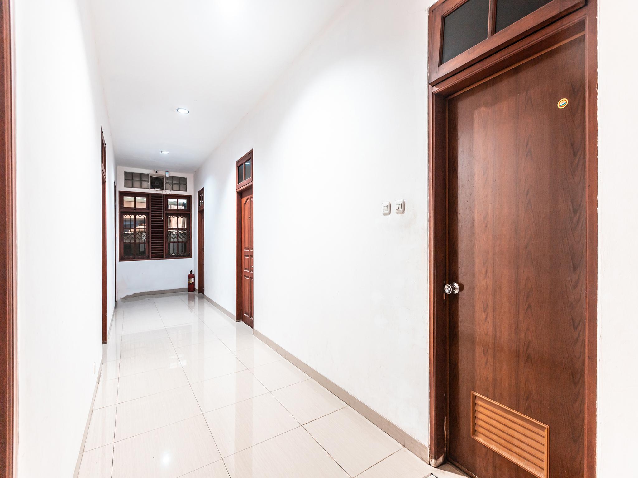 Oyo 1990 Kost Kuningan Executive Boading House Setiabudi Jakarta Exterior photo